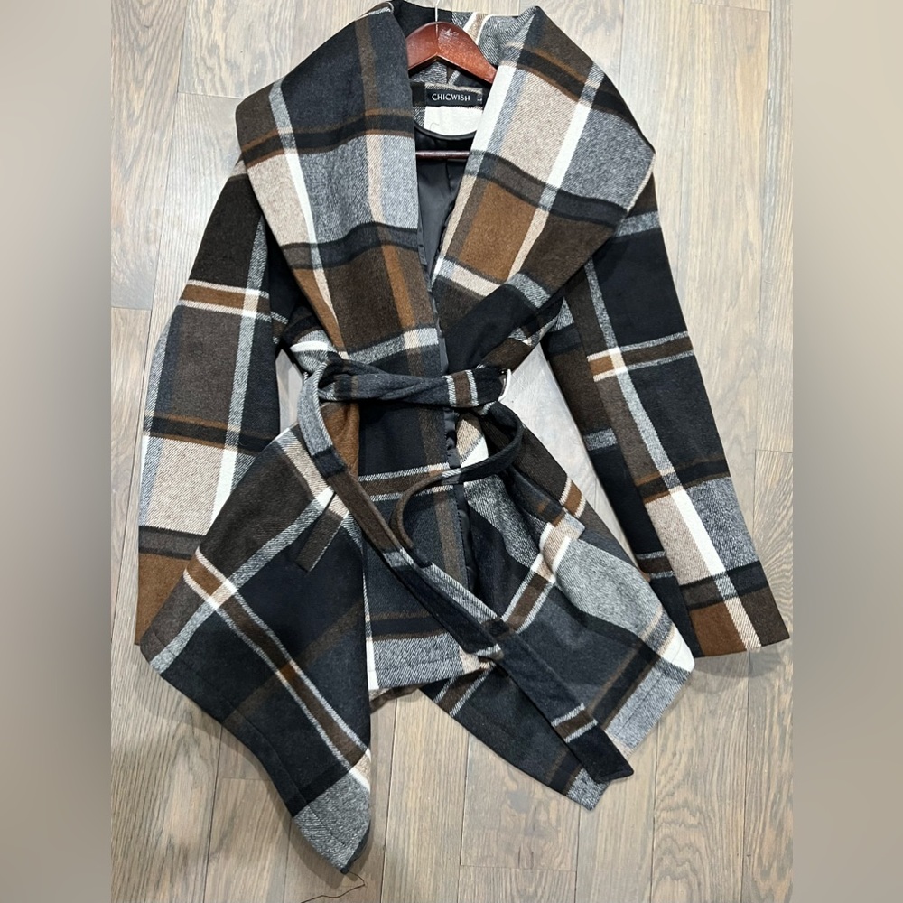 Super cute plaid jacket. Size L - but runs small- fits more like a M or size 8